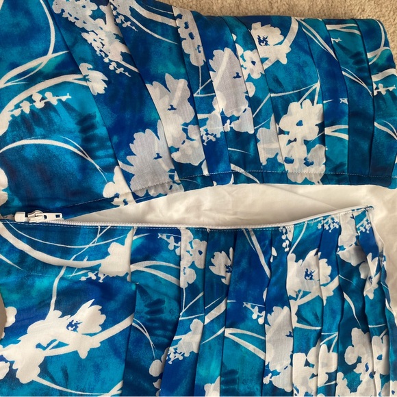 B&W strapless top. - Picture 5 of 6